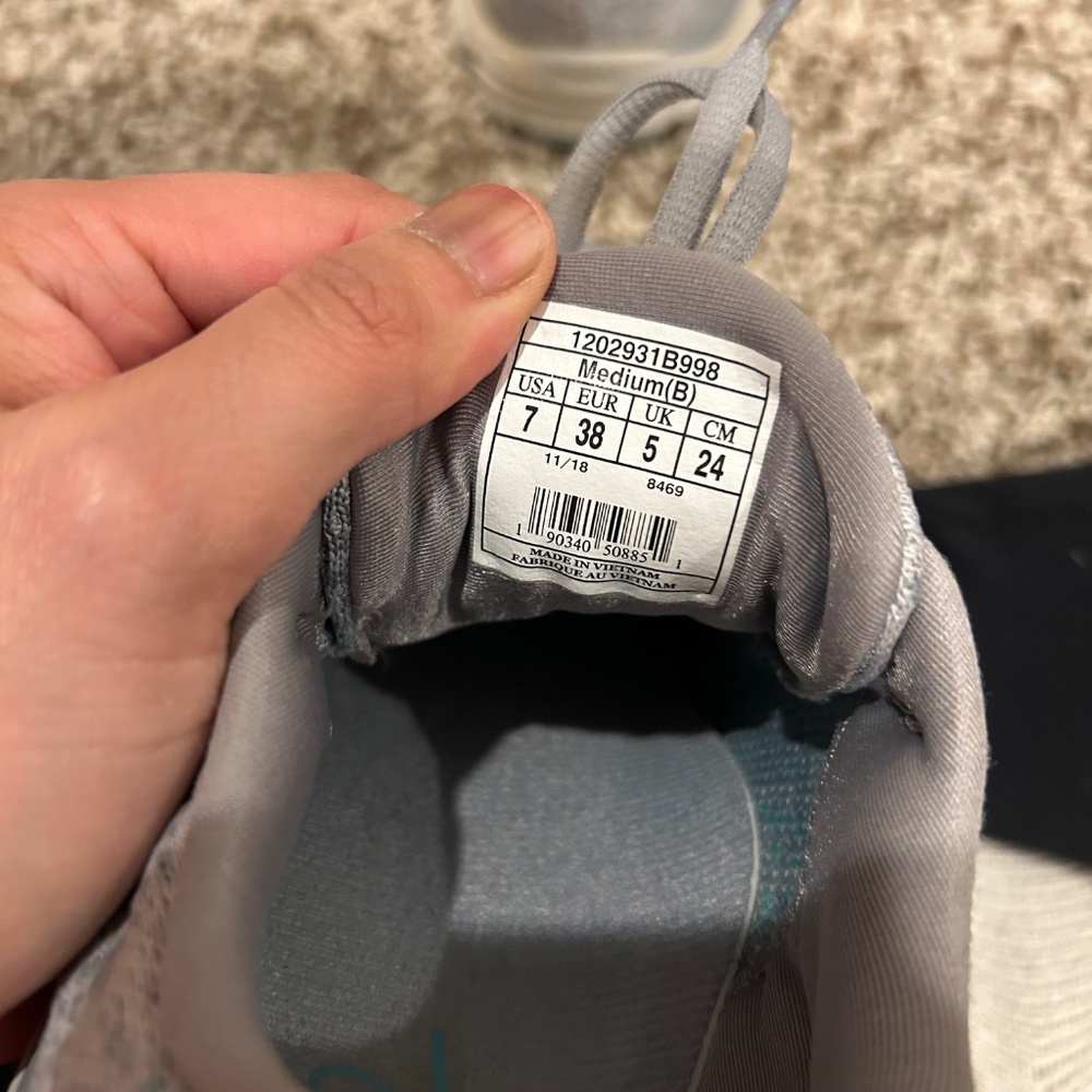 Brooks Women’s Running Shoes Size 7 - Picture 9 of 12